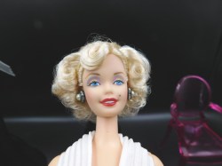 marilyn white dress face